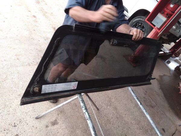 2013 TOYOTA HILUX REAR/TAILGATE GLASS