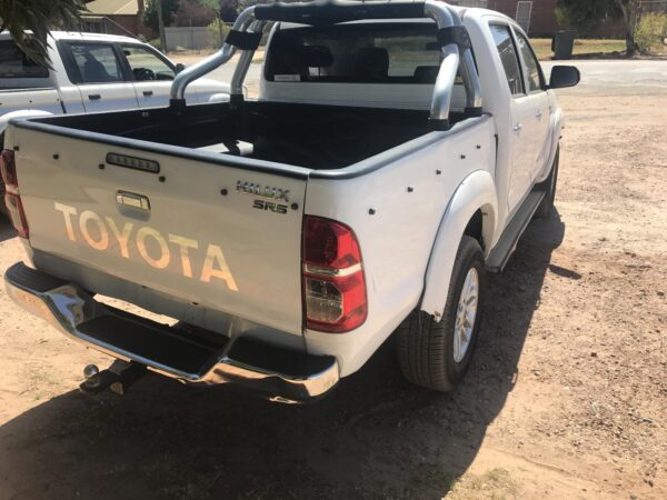 2013 TOYOTA HILUX MISC