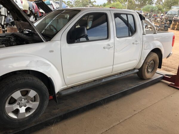 2010 NISSAN NAVARA RIGHT REAR DOOR SLIDING