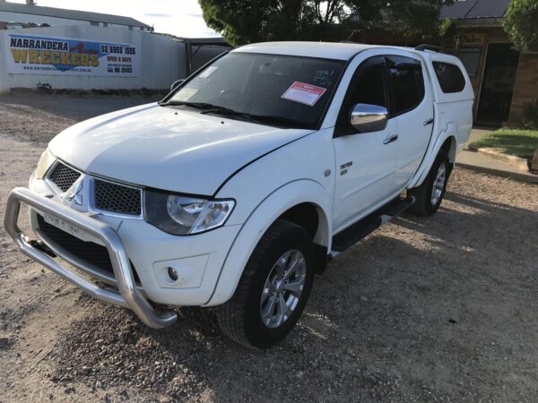 2013 MITSUBISHI TRITON LEFT FRONT UPPER CONTROL ARM