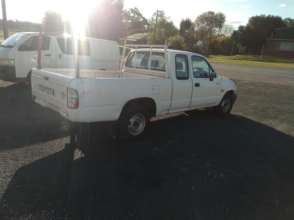 2002 TOYOTA HILUX AXLE