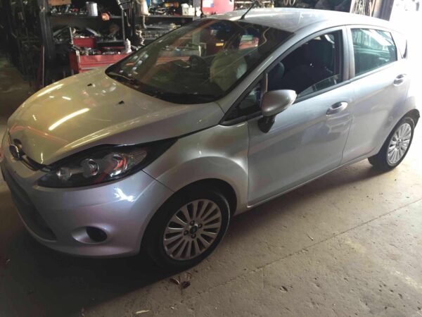 2012 FORD FIESTA LEFT FRONT DOOR