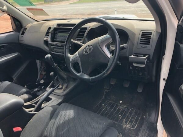 2015 TOYOTA HILUX MISC SWITCH/RELAY