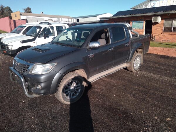 2011 TOYOTA HILUX A/C COMPRESSOR