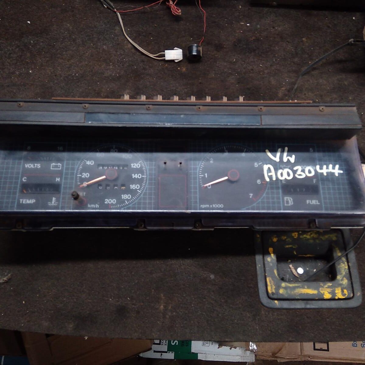 1986 HOLDEN COMMODORE INSTRUMENT CLUSTER