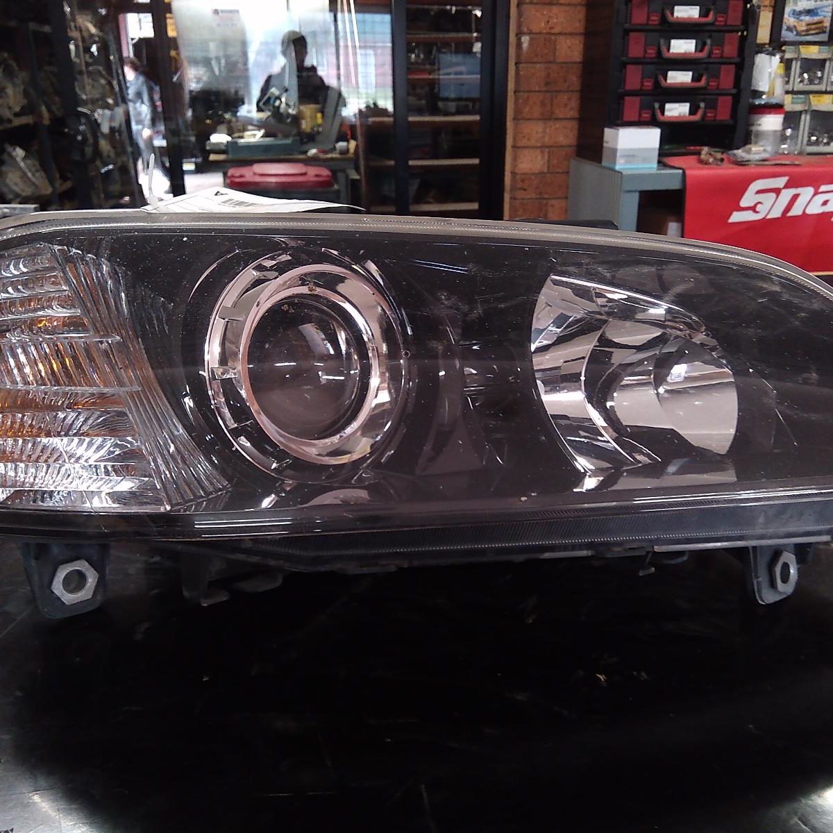 2010 HOLDEN COMMODORE RIGHT HEADLAMP