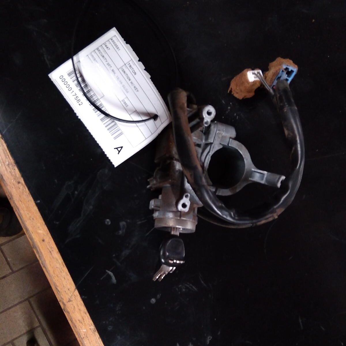 2002 MITSUBISHI TRITON IGNITION W/ KEY