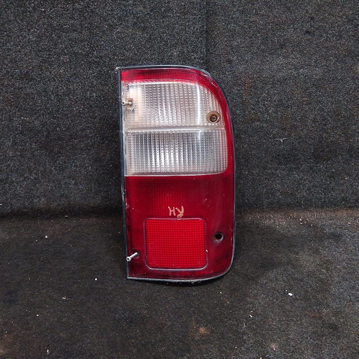 2001 TOYOTA HILUX RIGHT TAILLIGHT