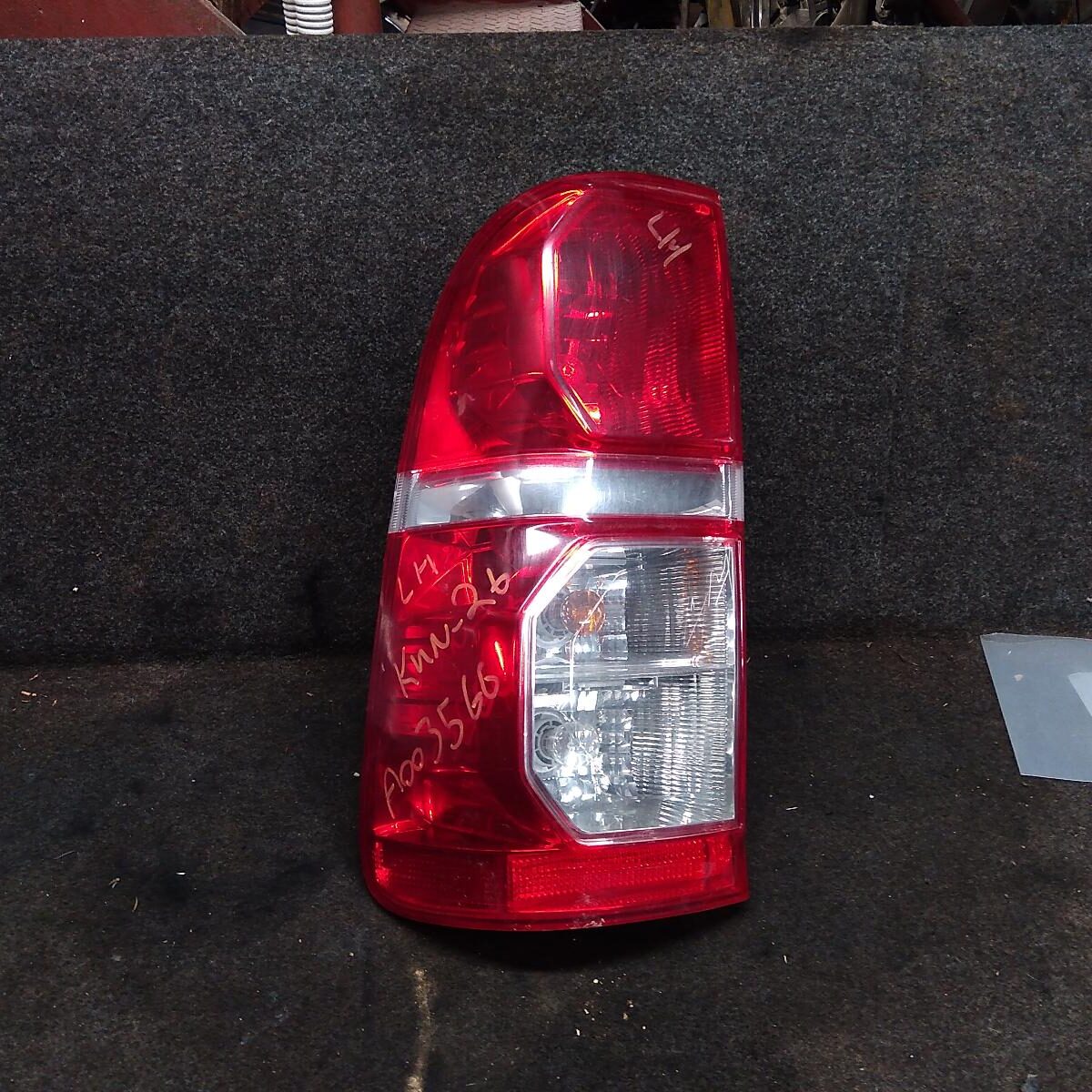2014 TOYOTA HILUX Left Taillight