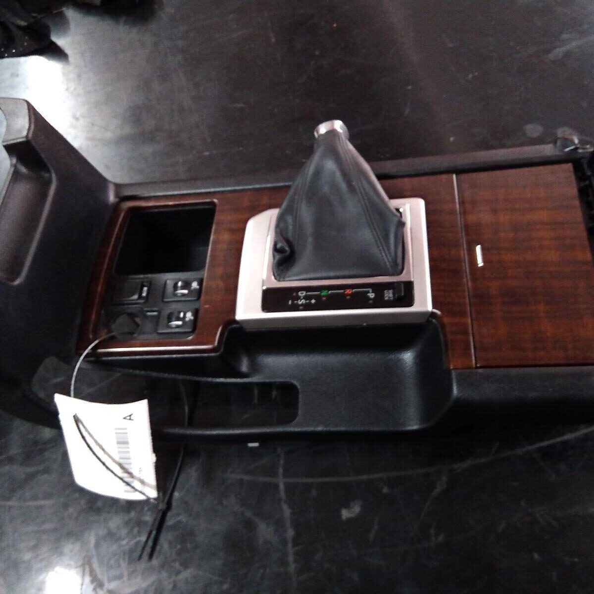 2011 TOYOTA PRADO Console