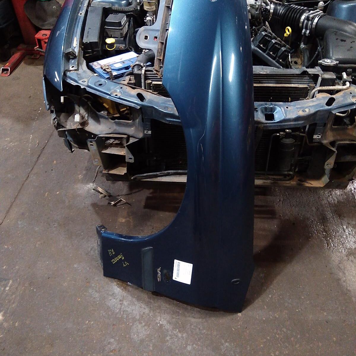 2003 HOLDEN COMMODORE LEFT GUARD