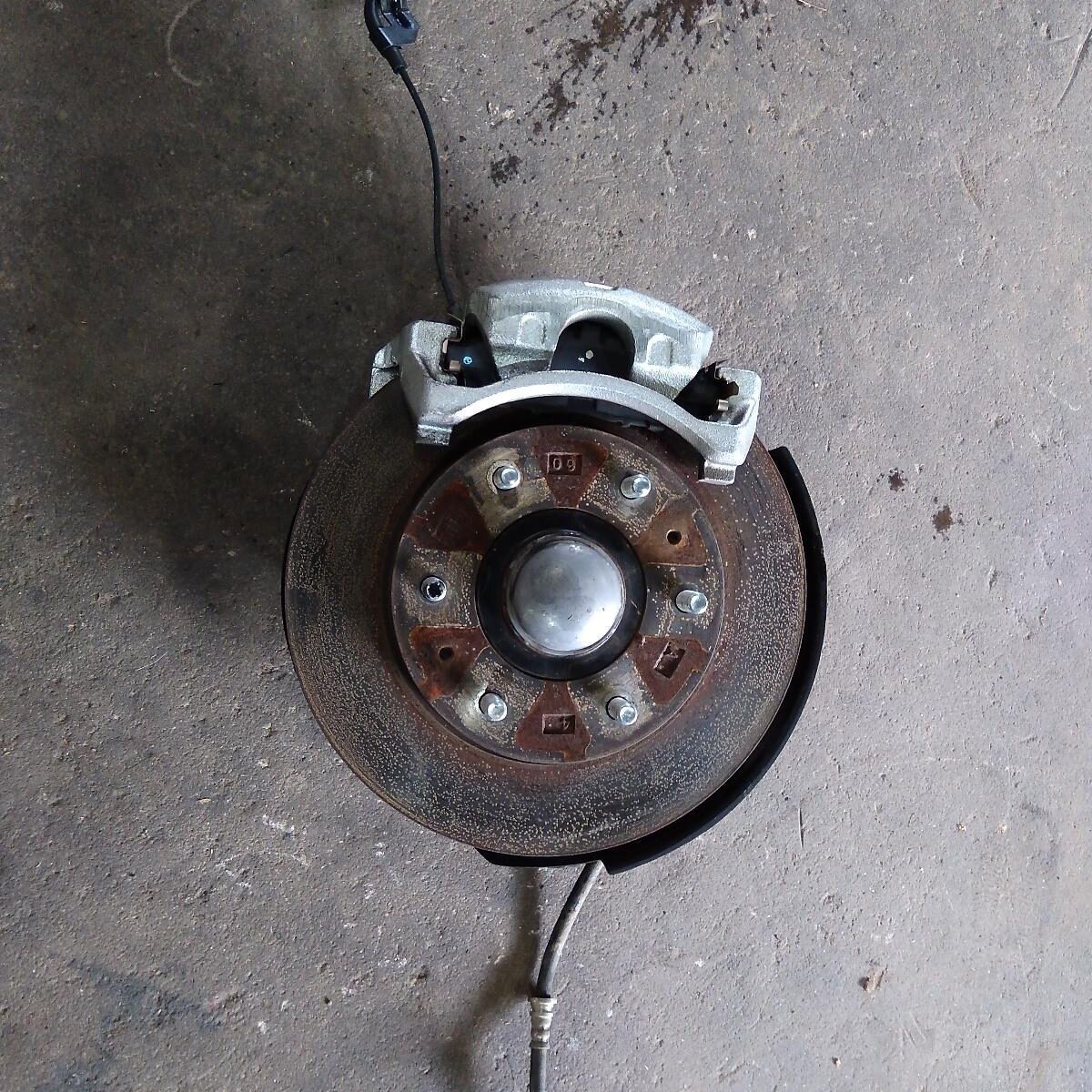 2018 MITSUBISHI TRITON Right Front Hub Assembly
