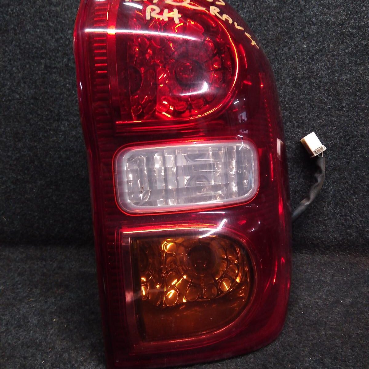 2004 TOYOTA RAV4 RIGHT TAILLIGHT