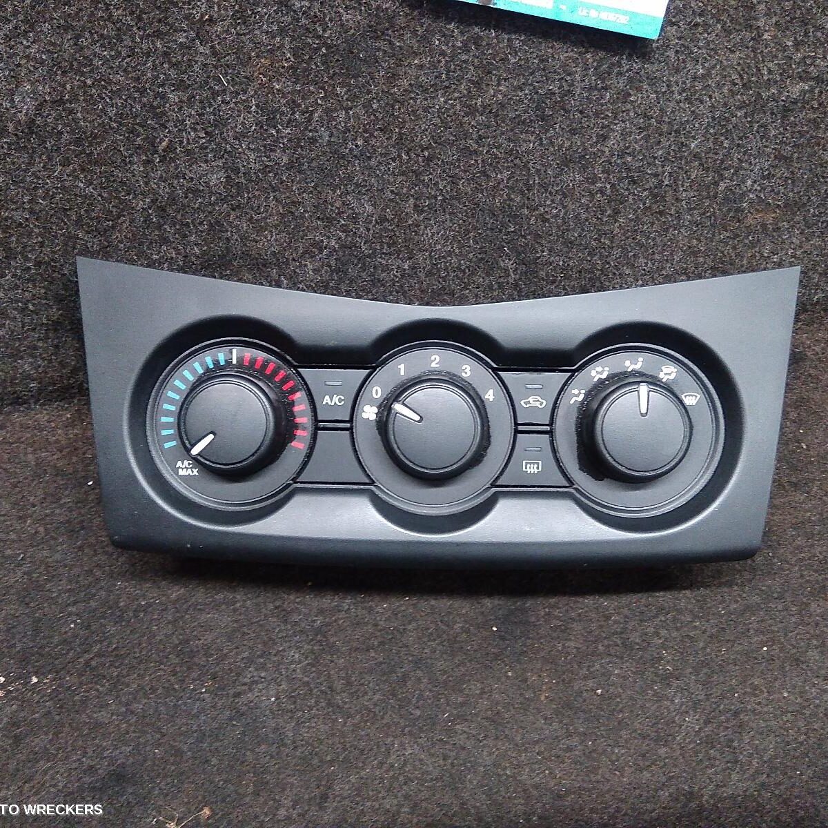 2012 MAZDA BT50 Heater/Ac Controls