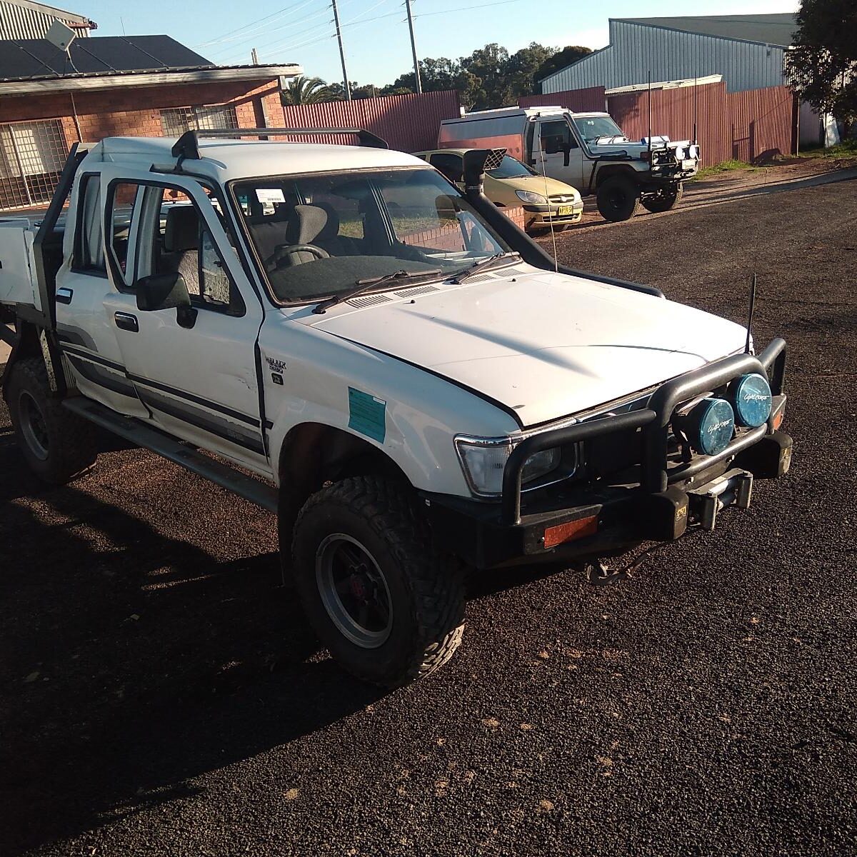 1997 TOYOTA HILUX LEFT FRONT DOOR