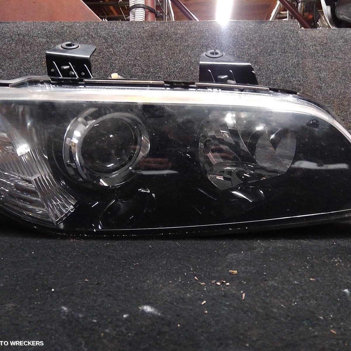 2010 HOLDEN COMMODORE Right Headlamp