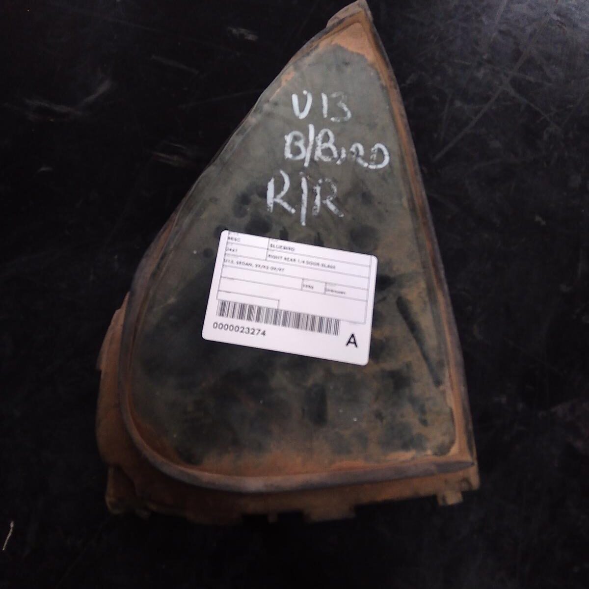 1996 NISSAN BLUEBIRD Right Rear 1/4 Door Glass