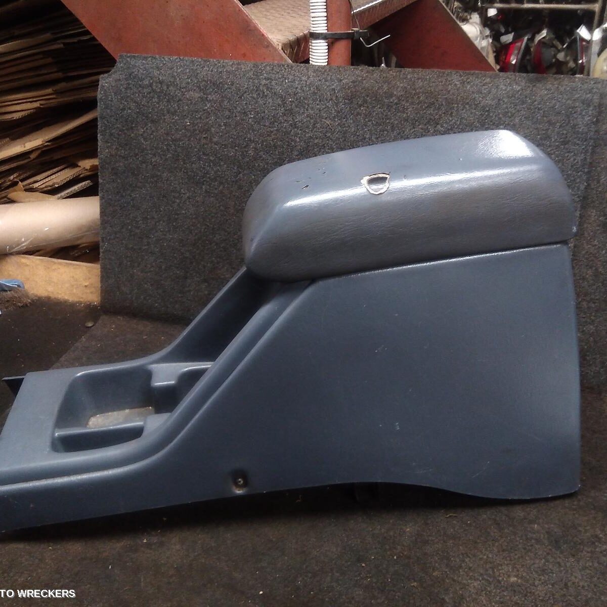 2004 TOYOTA HILUX Console