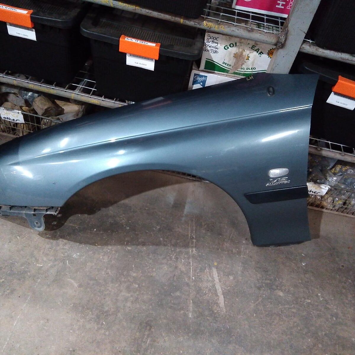 2005 HOLDEN COMMODORE LEFT GUARD
