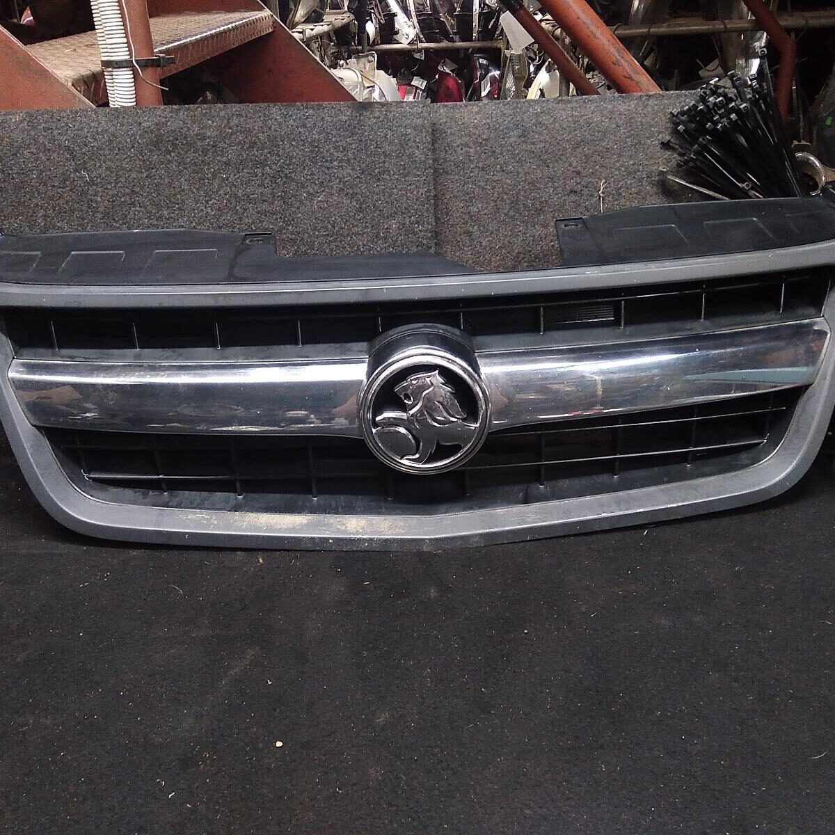 2011 HOLDEN COLORADO GRILLE