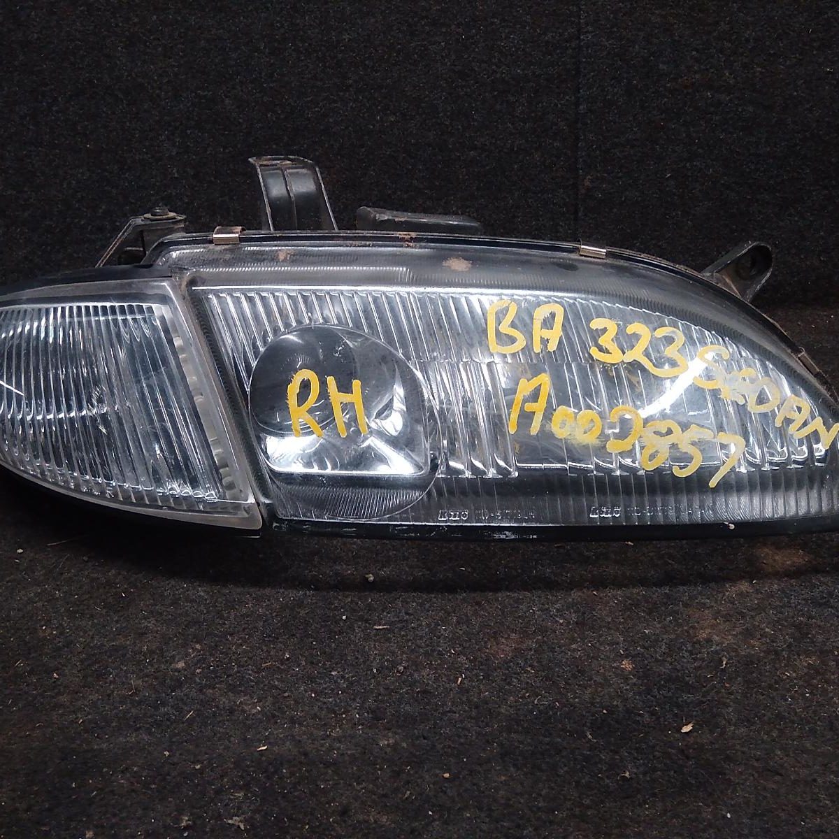 1995 MAZDA ASTINA RIGHT HEADLAMP