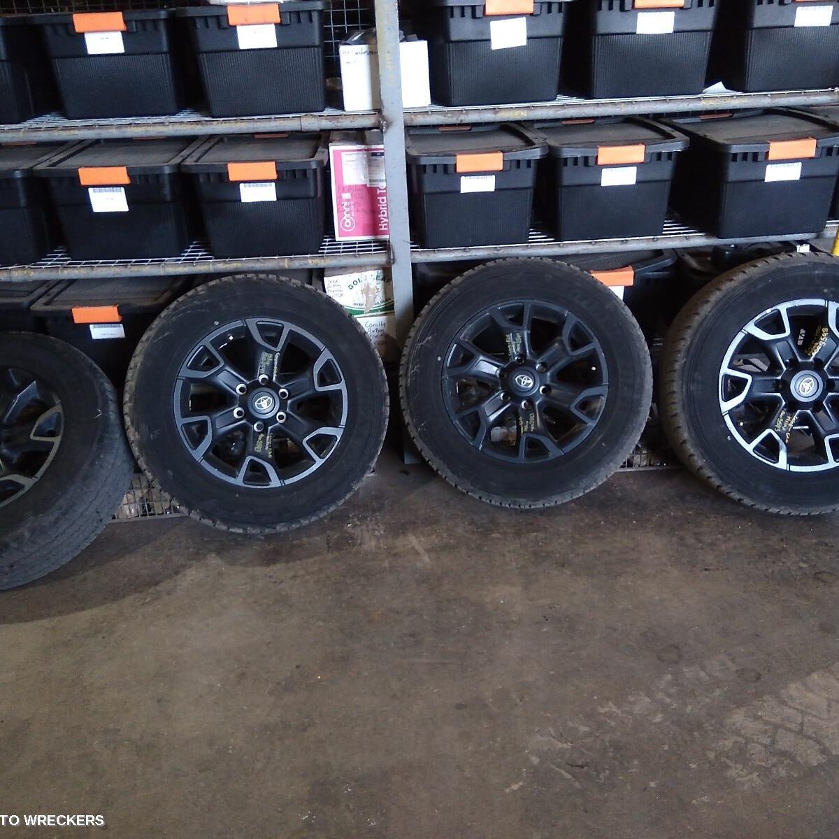 2017 TOYOTA HILUX Wheel Mag