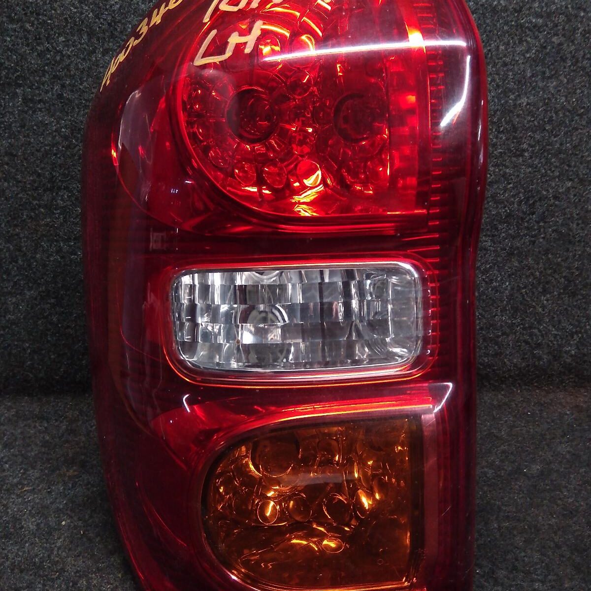 2004 TOYOTA RAV4 LEFT TAILLIGHT