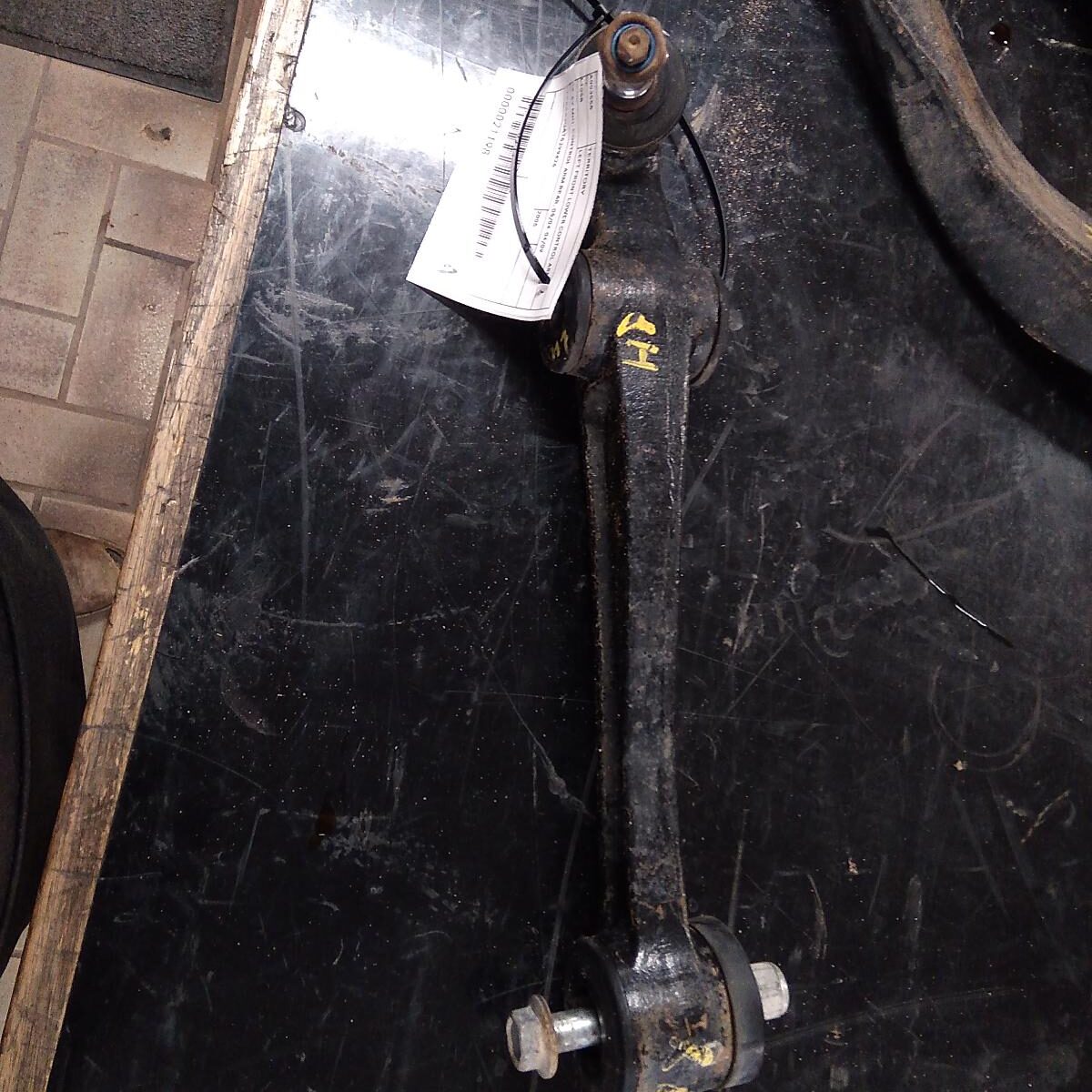 2005 FORD TERRITORY LEFT FRONT LOWER CONTROL ARM