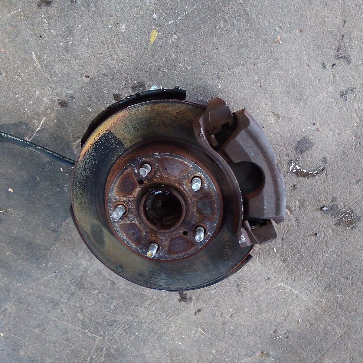2011 TOYOTA HILUX RIGHT FRONT HUB ASSEMBLY