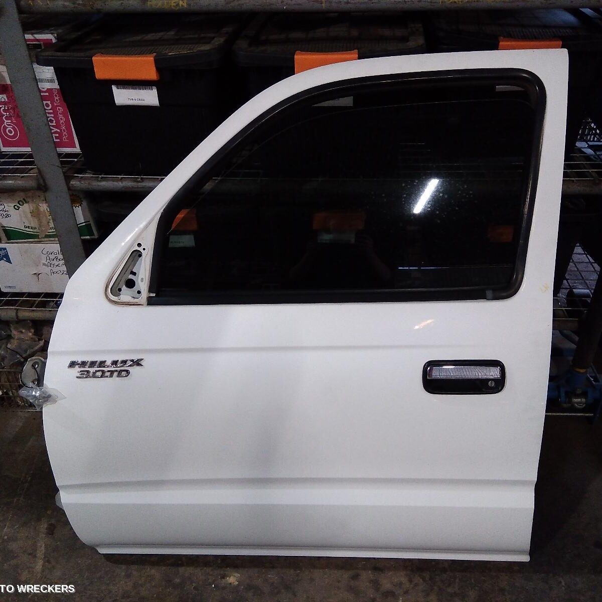 2004 TOYOTA HILUX Left Front Door
