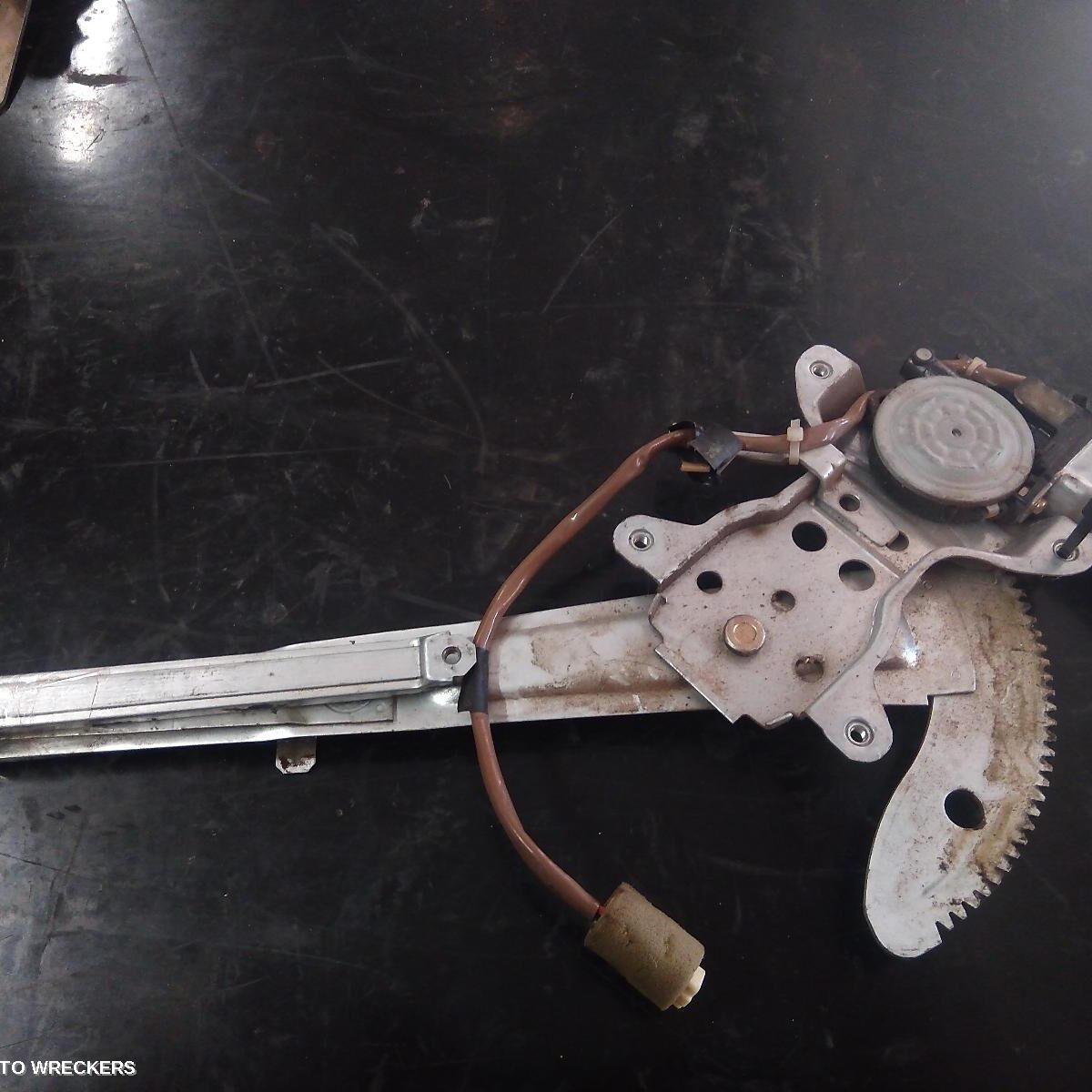 2005 TOYOTA HILUX Right Rear Wnd Reg/Motor