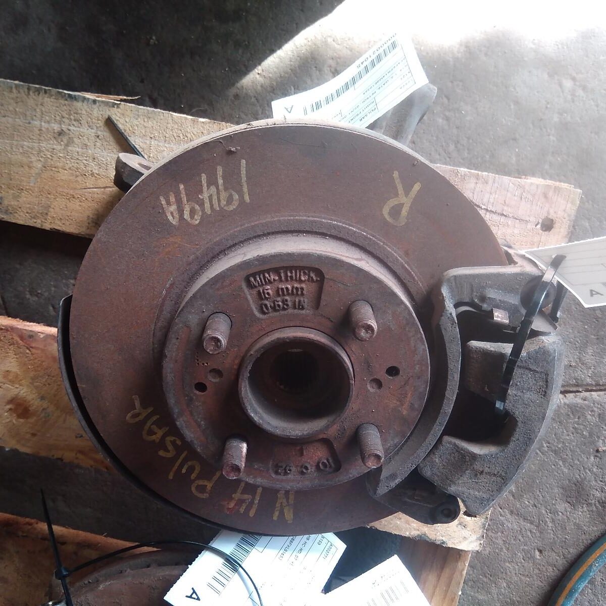 1992 NISSAN PULSAR RIGHT FRONT HUB ASSEMBLY