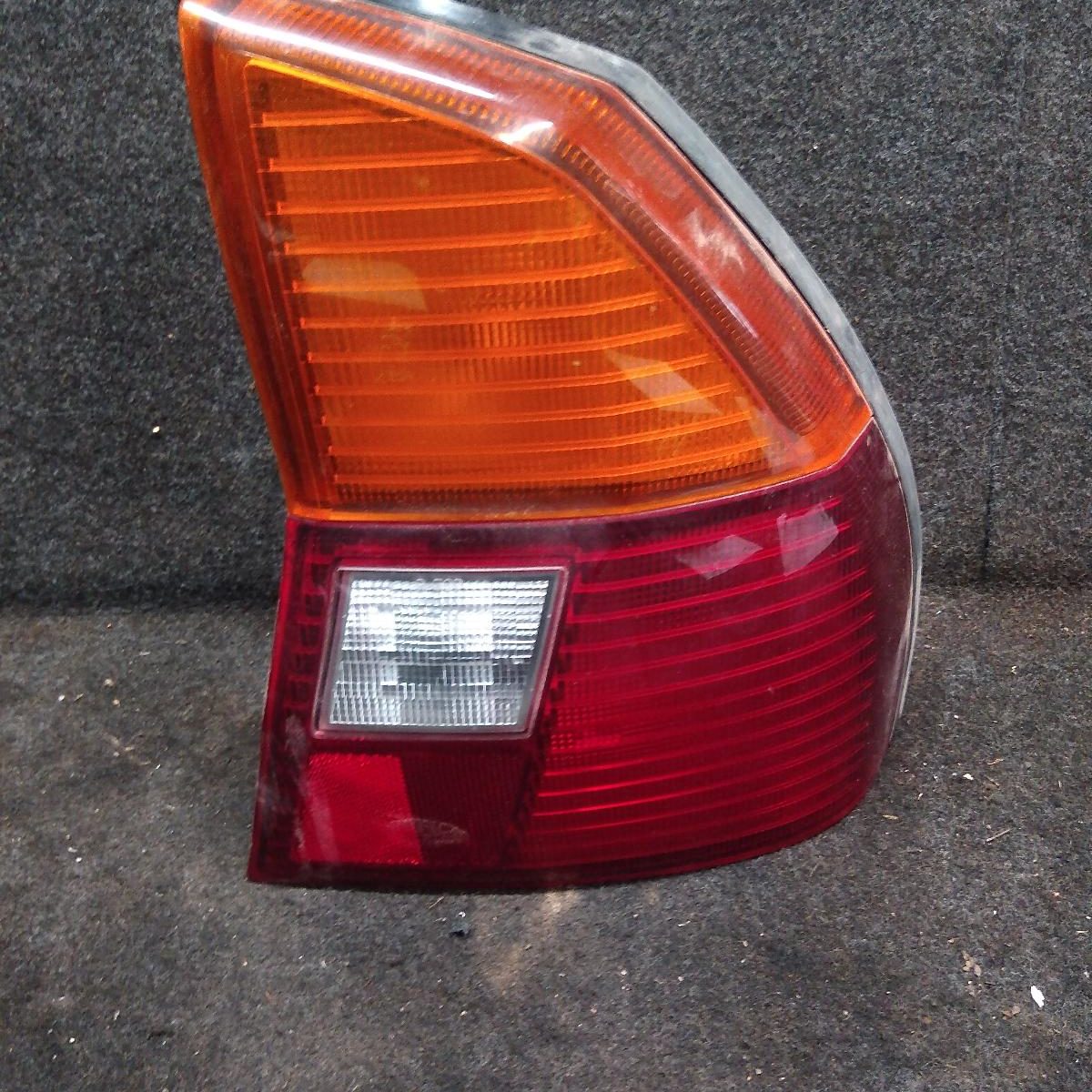 1998 MITSUBISHI MAGNA RIGHT TAILLIGHT