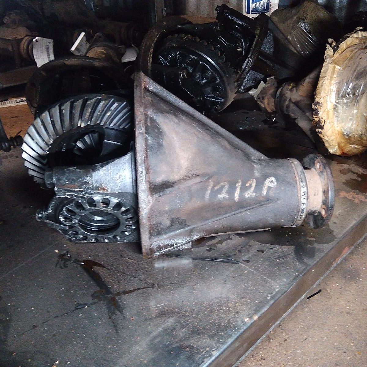 1981 TOYOTA CRESSIDA REAR DIFF ASSEMBLY