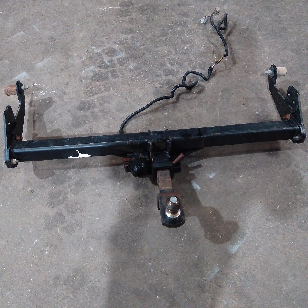 2014 TOYOTA HILUX TOWBAR