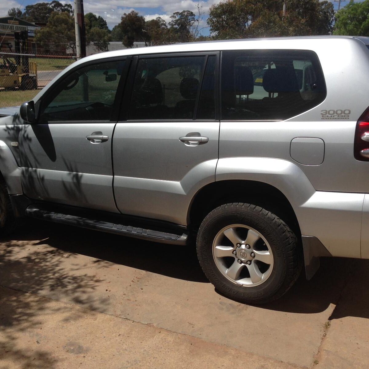 2006 TOYOTA PRADO LEFT REAR SIDE GLASS