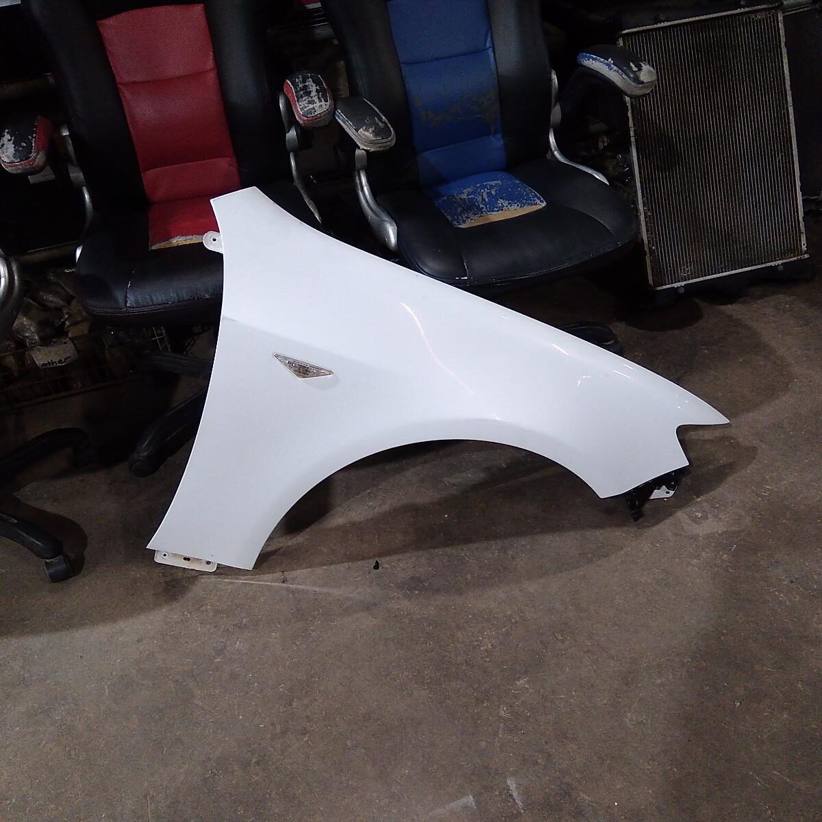 2009 FORD FALCON Right Guard