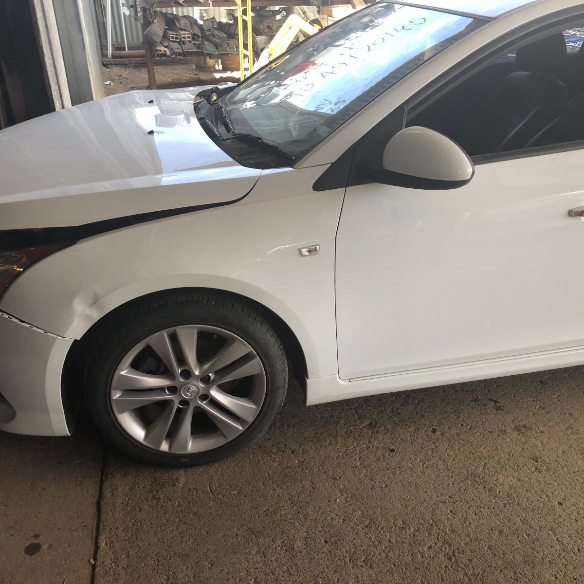 2013 HOLDEN CRUZE LEFT FRONT DOOR WINDOW