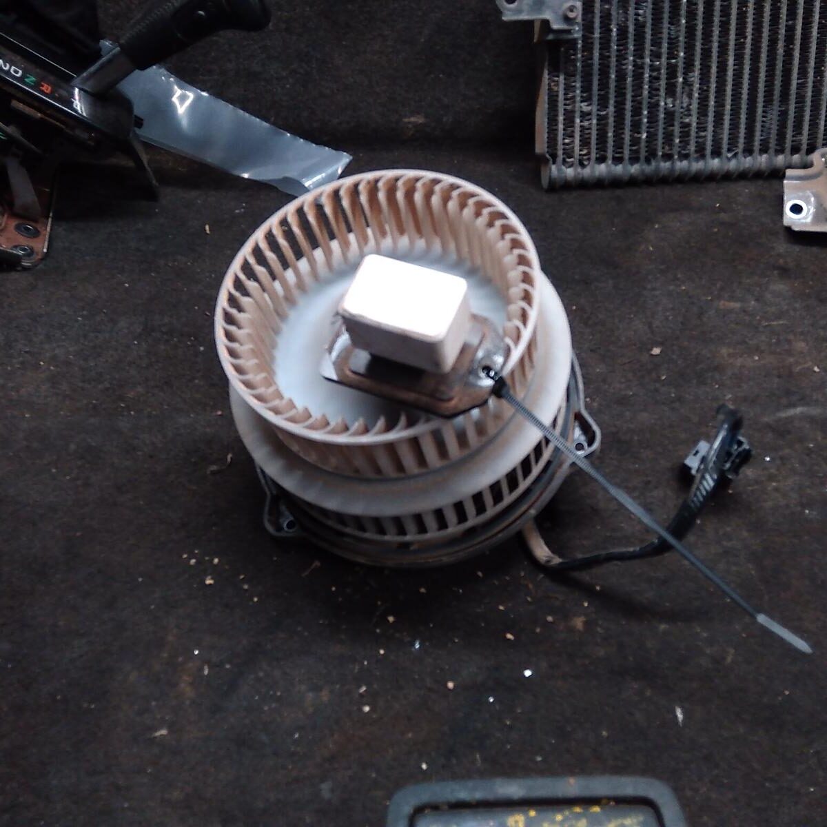 1999 TOYOTA LANDCRUISER HEATER FAN MOTOR