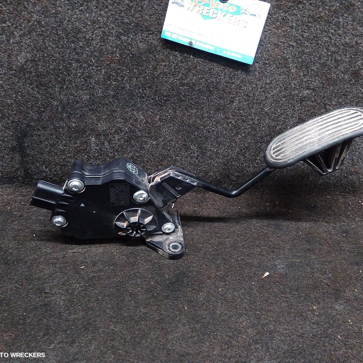 2017 TOYOTA HILUX Pedal Assembly