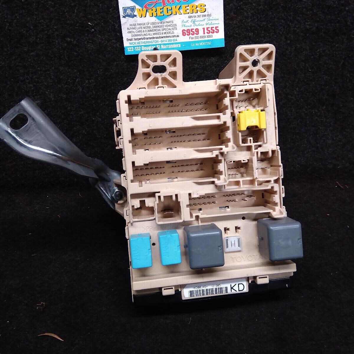 2006 LEXUS RX SERIES FUSE BOX