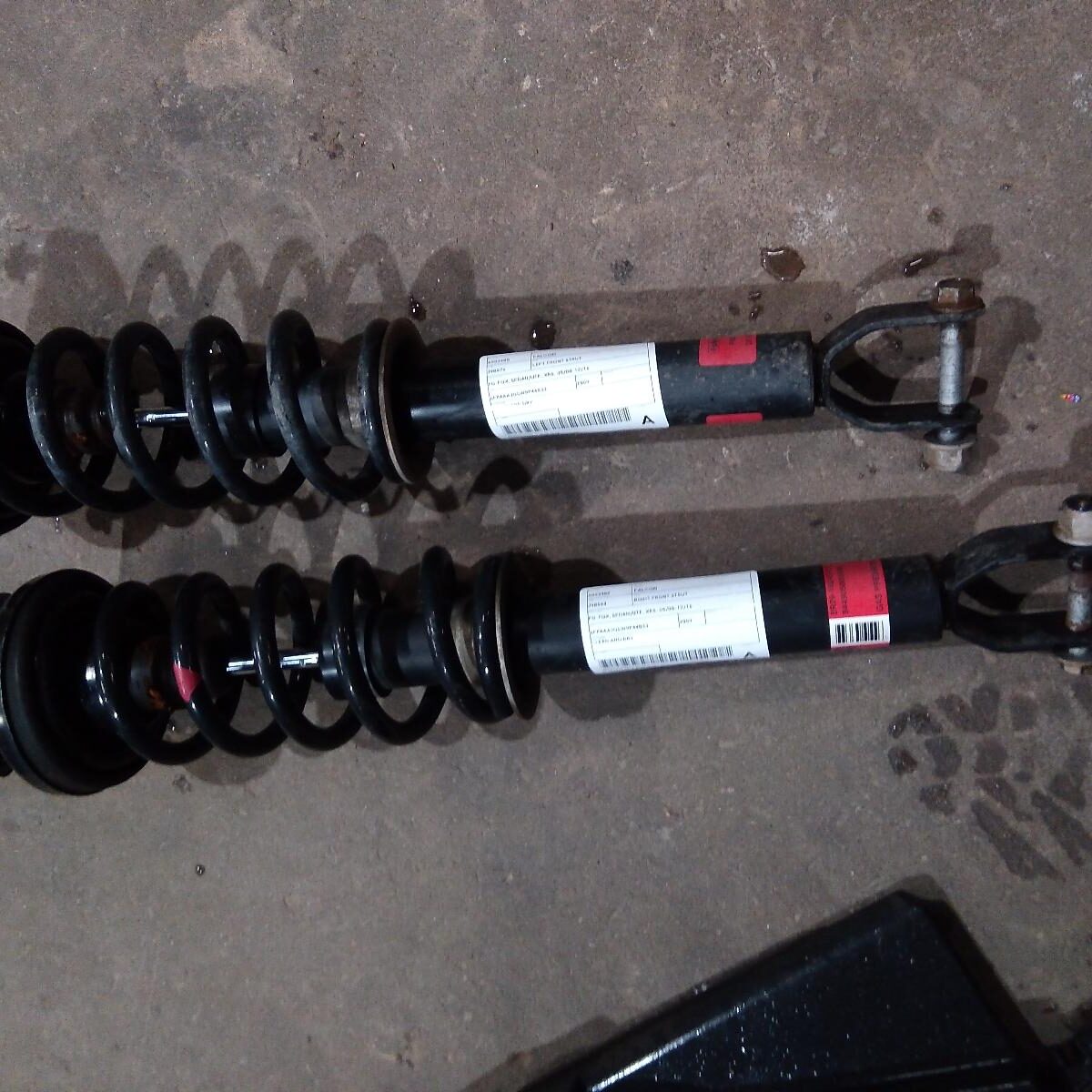 2009 FORD FALCON LEFT FRONT STRUT