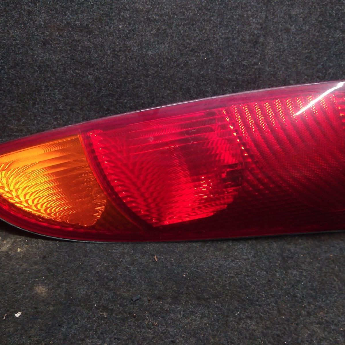 2001 FORD FOCUS LEFT TAILLIGHT