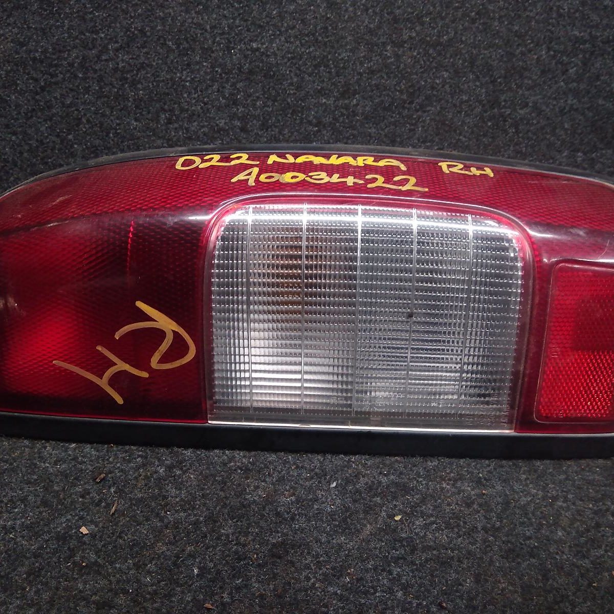 2005 NISSAN NAVARA RIGHT TAILLIGHT