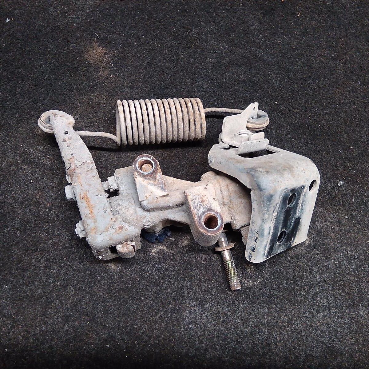 1999 MITSUBISHI TRITON BRAKE COMP VALVE