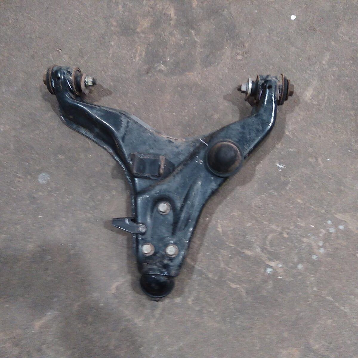 2014 MITSUBISHI TRITON LEFT FRONT LOWER CONTROL ARM