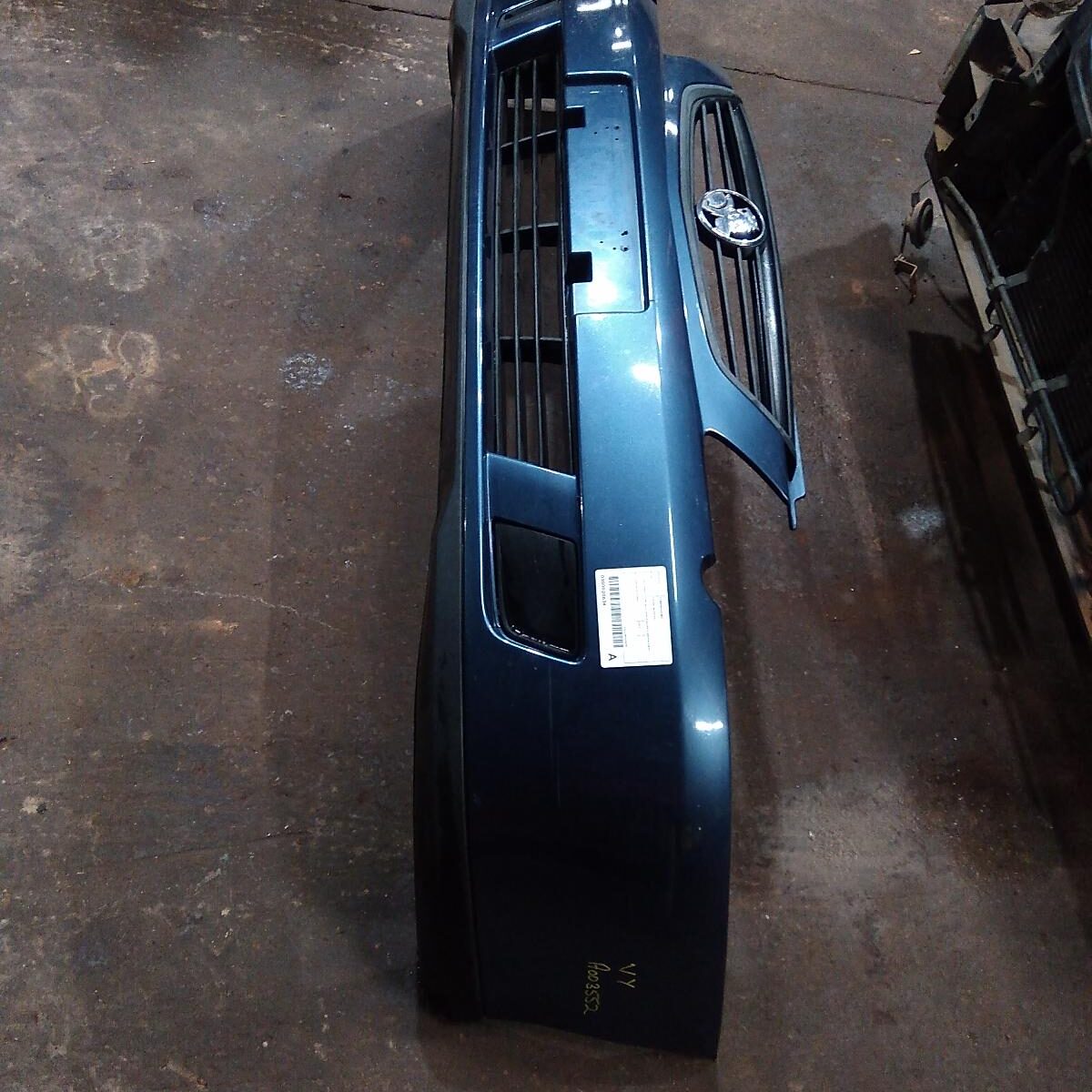 2003 HOLDEN COMMODORE FRONT BUMPER