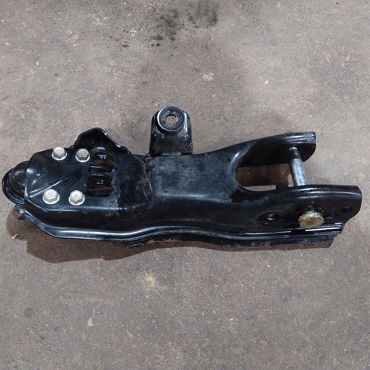 2010 FORD RANGER LEFT FRONT LOWER CONTROL ARM