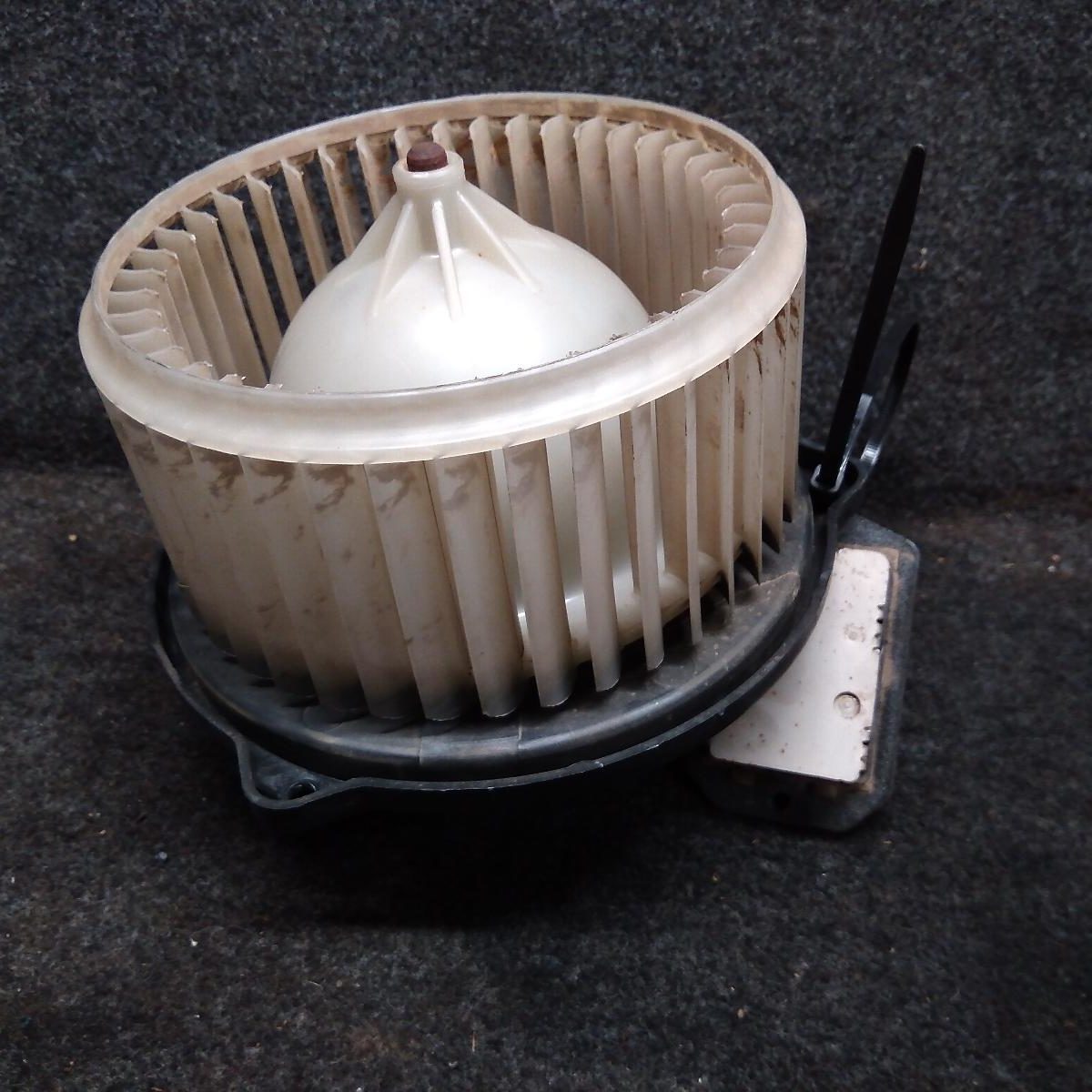 2004 TOYOTA COROLLA HEATER FAN MOTOR