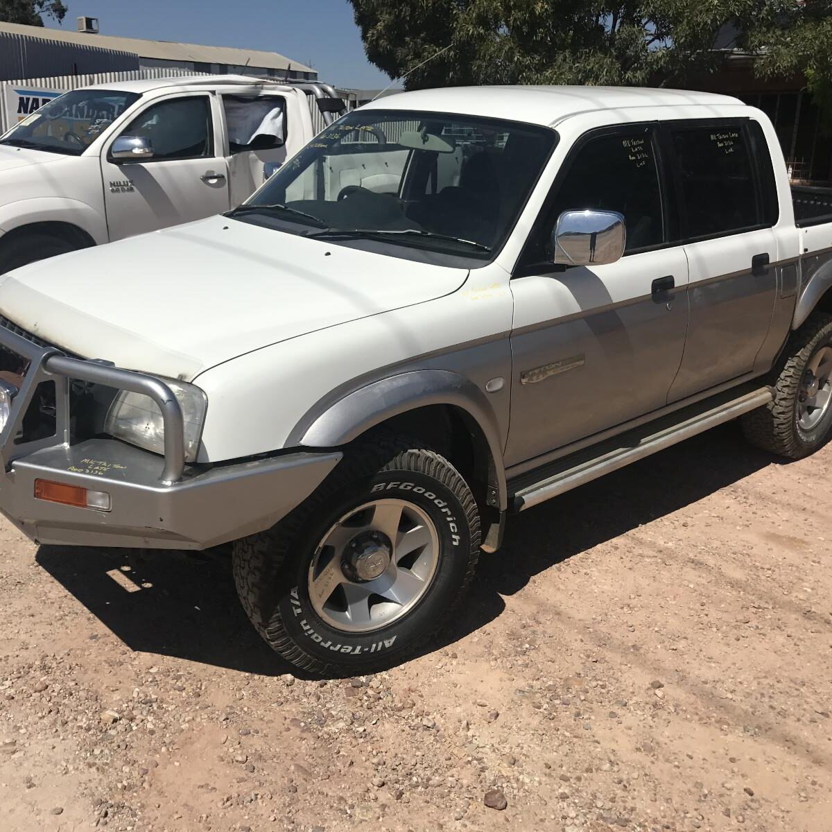 2002 MITSUBISHI TRITON RIGHT REAR DOOR SLIDING